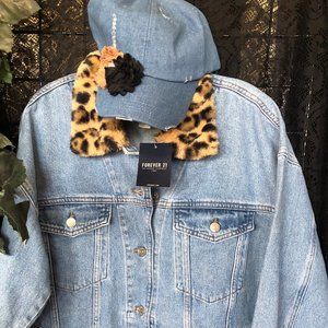 Forever 21 - 2XL faux leopard collar with matching cap